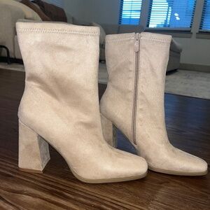 Lulu square toe suede bootie heels size 9